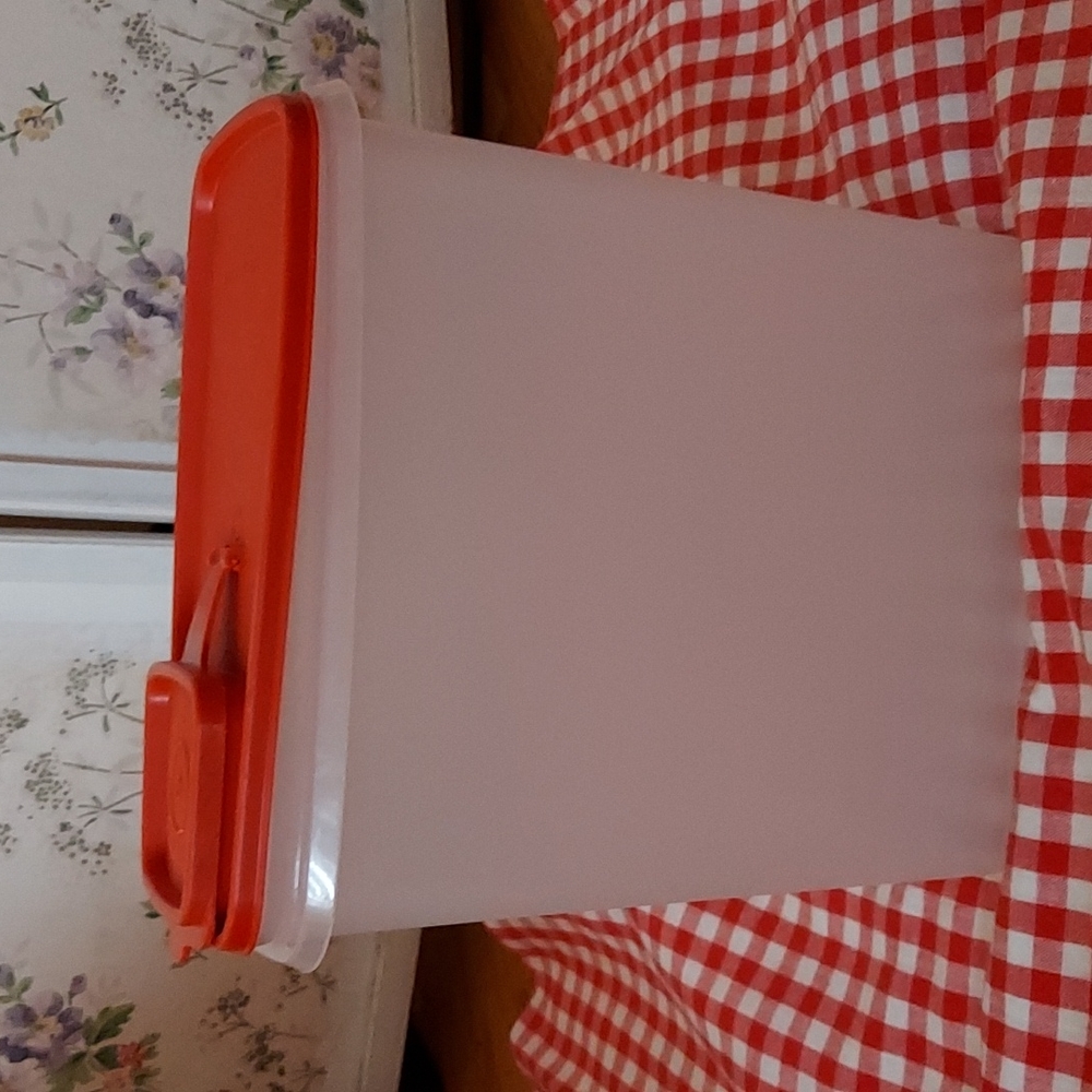Half gallon Tupperware pitcher